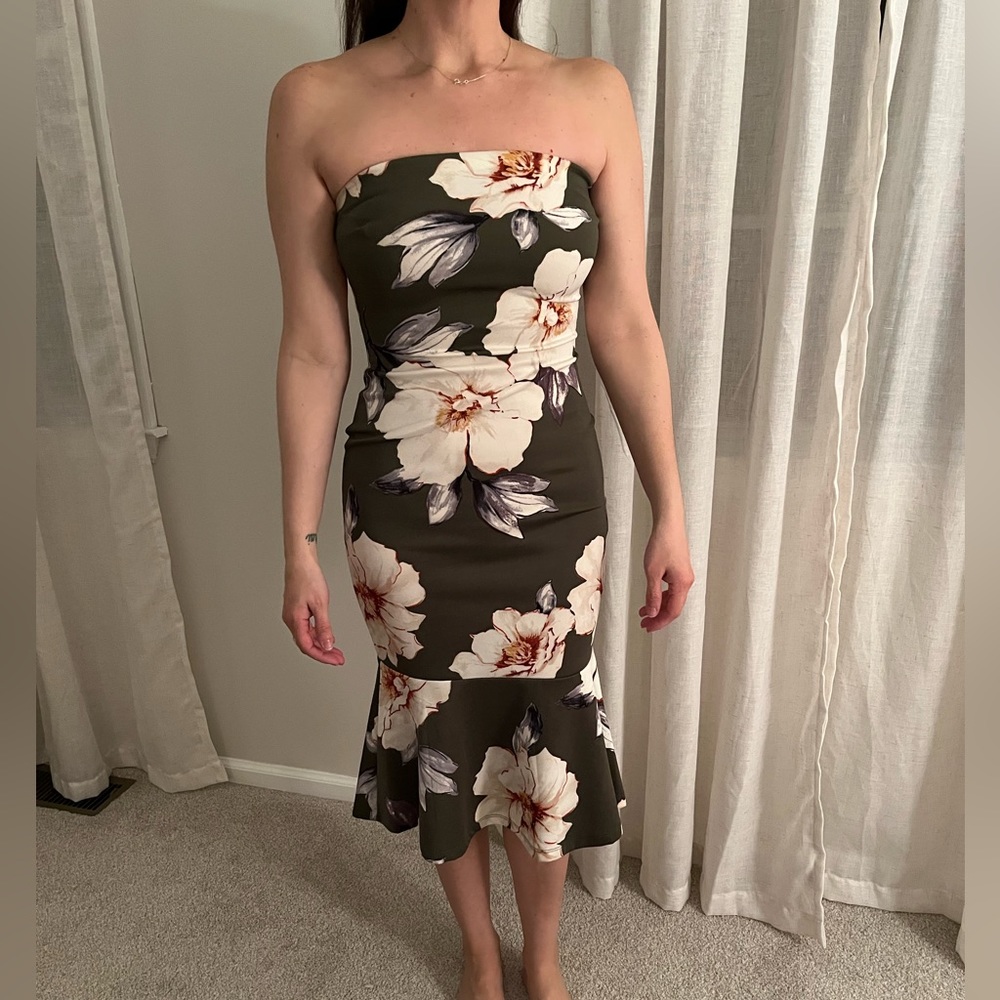women’s fitted floral dress